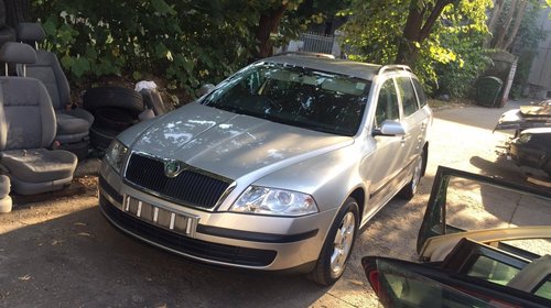 Aripa stanga fata Skoda Octavia 2 1.9 BKC bre