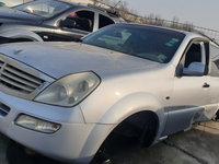 Aripa stanga fata SsangYong Rexton 2004 hatchback 2.7