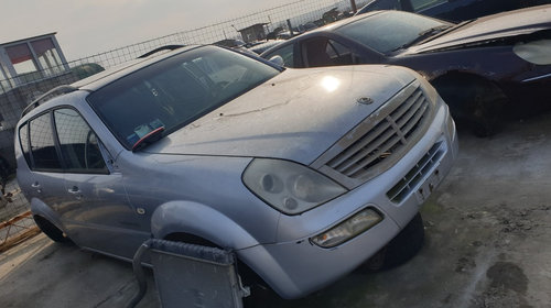 Aripa stanga fata SsangYong Rexton 2004 hatchback 2.7