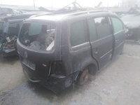 Aripa stanga fata Volkswagen Touran 2003 MPV 2.0 TDI