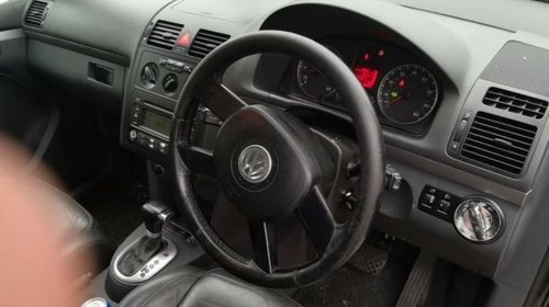 Aripa stanga fata VW Golf 5 2005 Hatchback 2.0 TDI