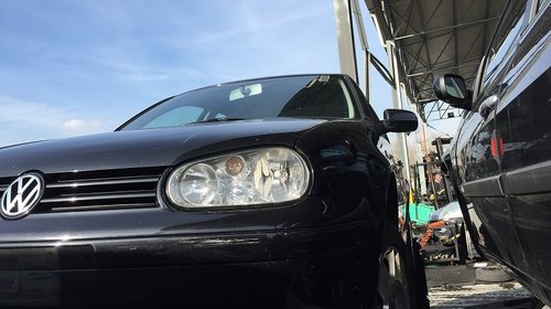 Aripa stanga fata VW Golf IV culoare negru