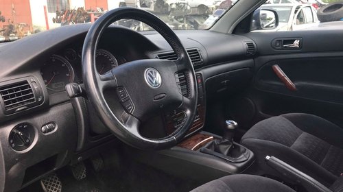 Aripa stanga fata VW Passat B5 2004 LIMUZINA 1.9 TDI