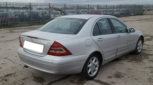 Aripa stanga spate Mercedes C-Class W203 2003