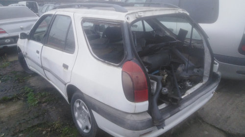 Aripa stanga spate Peugeot 307 1999 Combi 1.9