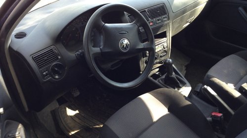 Aripa stanga spate VW Golf 4 2003 Break 1.9 TDI AXR