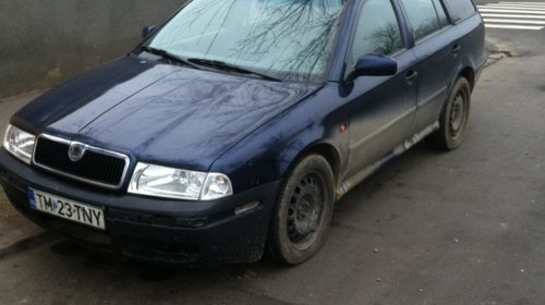 Aripi fata Skoda Octavia 1 tour , fab 1999