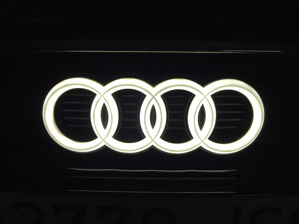 Audi A3 A4 A5 A6 A7 A8 Q3 Q5 Q7 Emblema Led Dedicata Pt