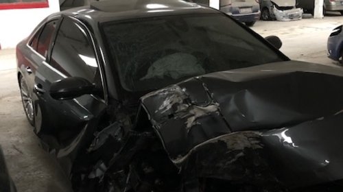 Audi A8 4H 2015 4.2TDI ACCIDENTATA