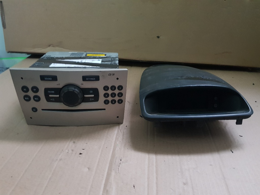 AUTOBESTCRAIOVA vinde; CD Player CD 30 cu Display bord Opel Corsa D