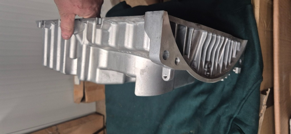 Baie de ulei motor Volvo XC70 XC90 S60 V70 cod 30777966 2.4 diesel