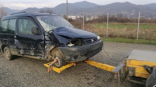 Bara fata Citroen Berlingo 2002 1 2.0 hdi