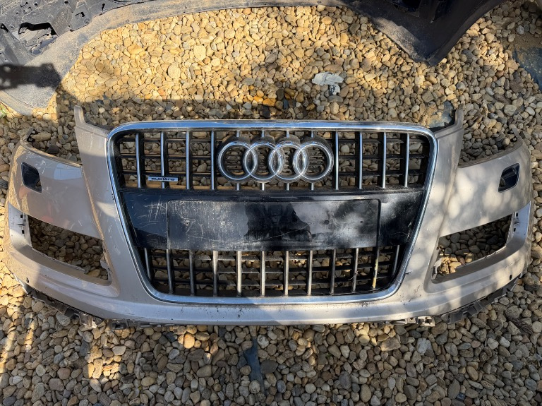 Bara fata cu grila centrala Audi Q7 4L Facelift 2010/2011/2012/2013/2014