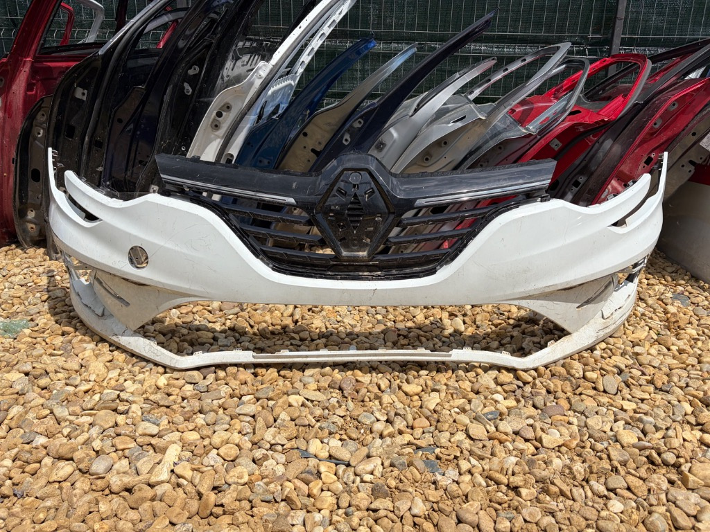 Bara fata cu grila centrala Renault Megane 4 Facelift 2020/2021/2022/2023/2024