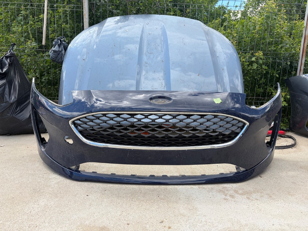 Bara fata cu grila radiator Ford Fiesta MK8 2017/2018/2019/2020/2021