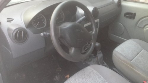 Bara fata Dacia Logan 2004 berlina 1.4