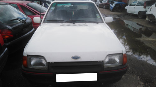 Bara fata Ford Escort 1989 Sedan 1.8D