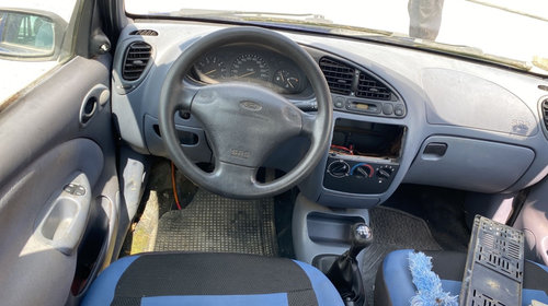 Bara fata Ford Fiesta 1998 Hatchback 1,2 benzina 16V zetec