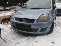 Bara fata ford fiesta an 2006 masina in 3 usi hatchback