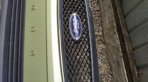 Bara fata Ford Focus 2 cu grile si senzori parcare
