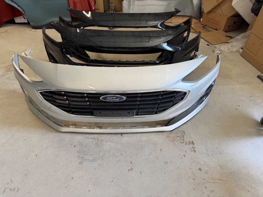 Bara fata Ford Focus 4 Facelift + Grila Ford Focus 4 Facelift 2022/2023/2024