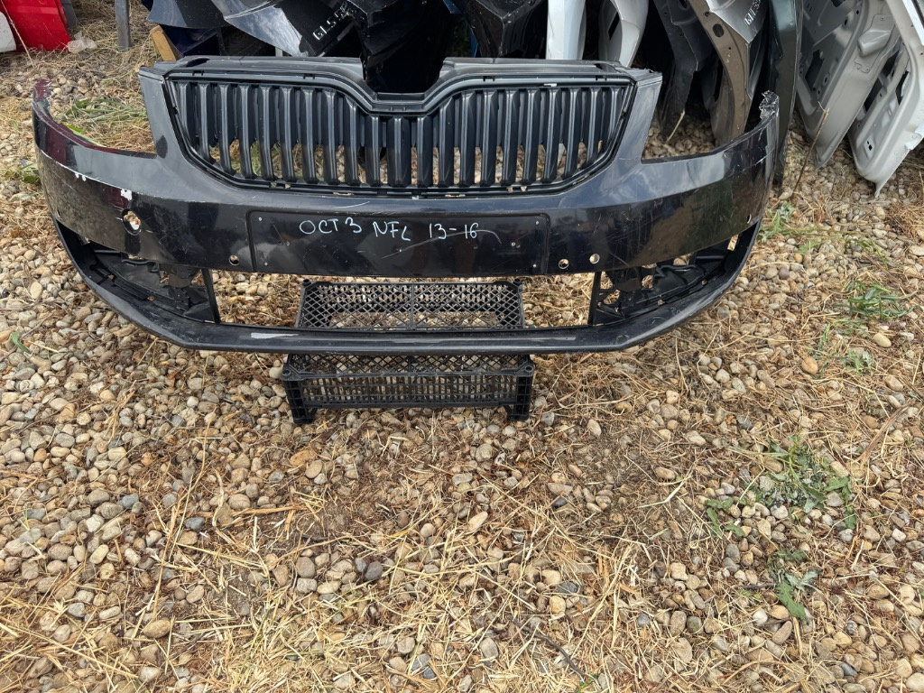 Bara fata + grila centrala Skoda Octavia 3 Nfl Nonfacelift 2013/2014/2015/2016