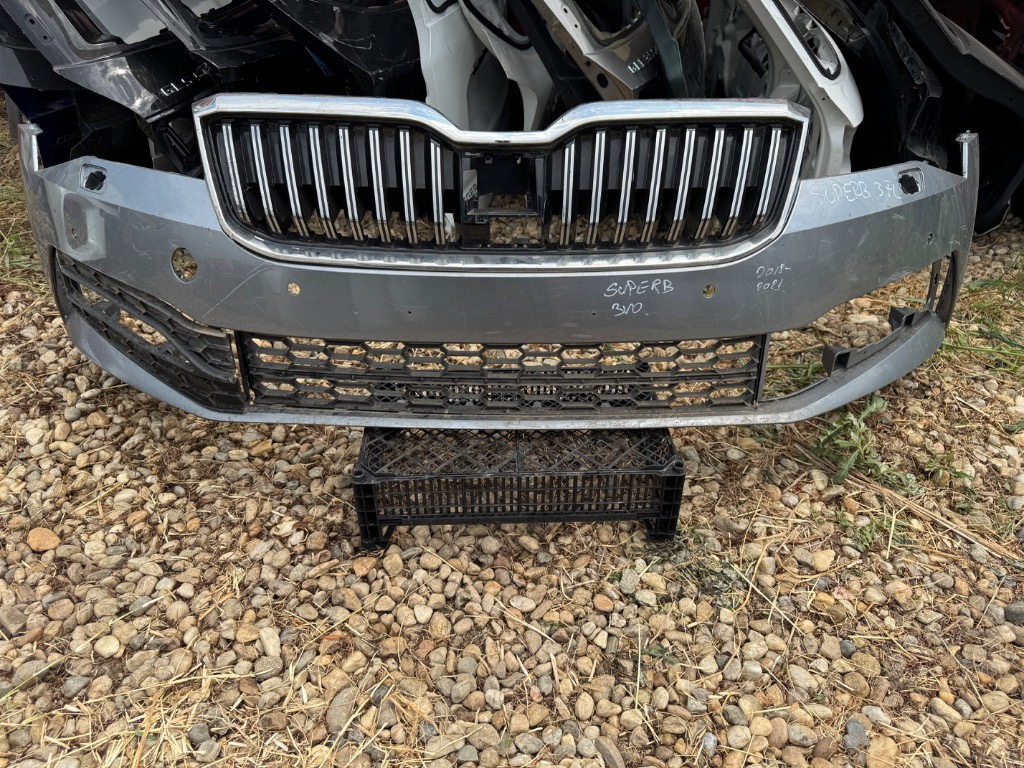 Bara fata + grila centrala Skoda Superb 3 FACELIFT 2018/2019/2020/2021 Senzori + Spalatori