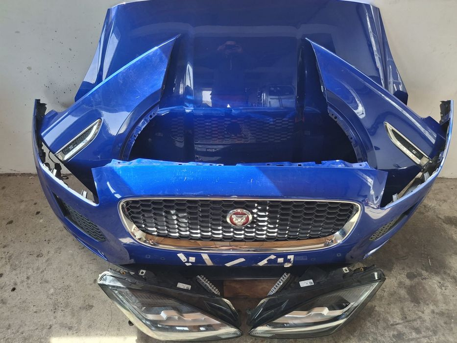 Bara fata Jaguar E-Pace R pachet capota 