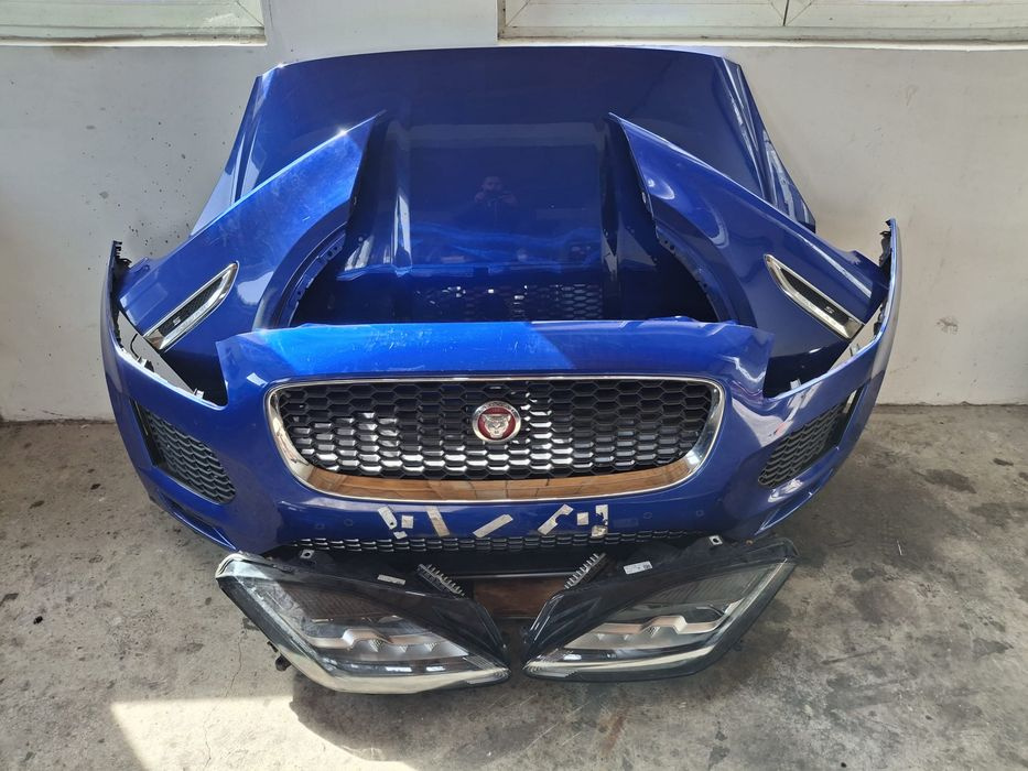 Bara fata Jaguar E-Pace R pachet capota 