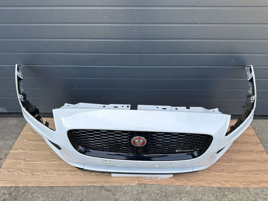Bara fata Jaguar E Pace X540 R Dynamic, 