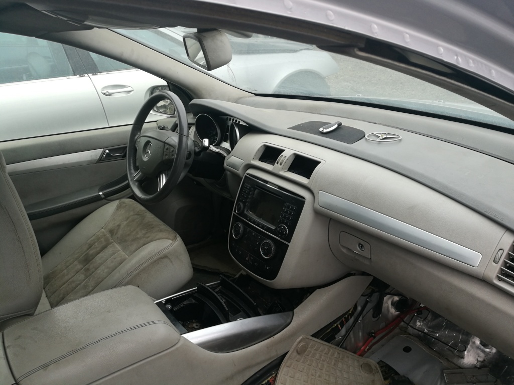 Bara fata Mercedes R-CLASS W251 2006 HAT