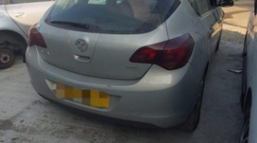 Bara fata Opel Astra J 2011 hatchback 1.7