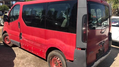 Bara fata Opel Vivaro 2004 duba 1.9 D