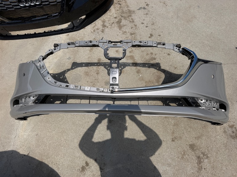 Bara fata + ornament stanga Mazda 3 Sedan 2019/2020/2021/2022/2023/2024