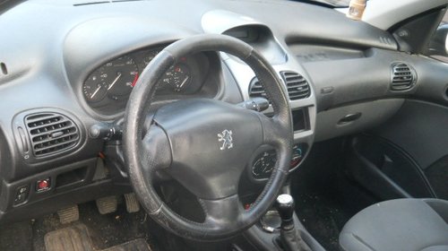 Bara fata Peugeot 206 2005 Hatchback 1.4 hdi