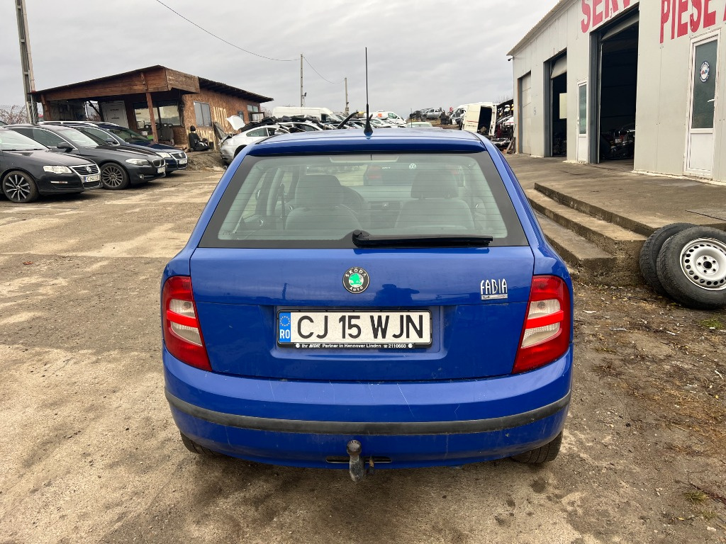 Bara fata Skoda Fabia 2002 hatchback 1,4