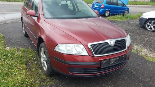 Bara fata Skoda Octavia 2005 Combi 2.0 FSI