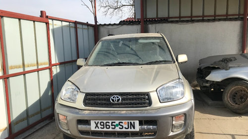 Bara fata Toyota Rav 4 2004