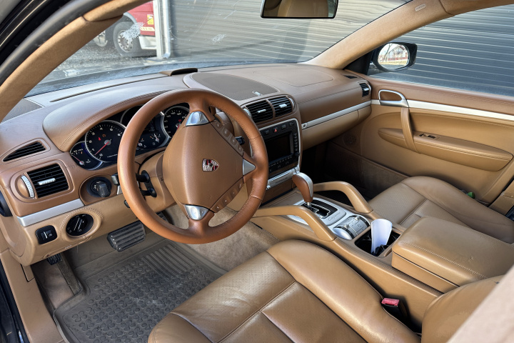 Bara fata Turbo GTS completa Porsche Cay