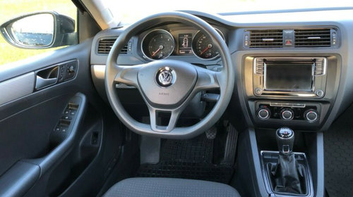 Bara fata Volkswagen Jetta 2013 Sedan 1.6 tdi