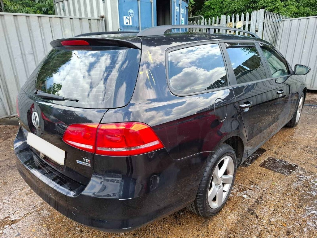 Bara fata Volkswagen Passat B7 2011 VARI