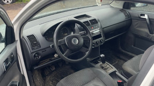 Bara fata Volkswagen Polo 9N 2003 Hatchback 1.9 SDI