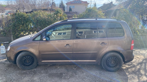 Bara fata Volkswagen Touran 2005 Monovolum 1.9