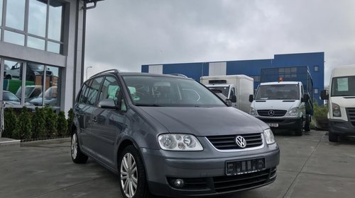 Bara fata Volkswagen Touran 2006 monovolum 1896