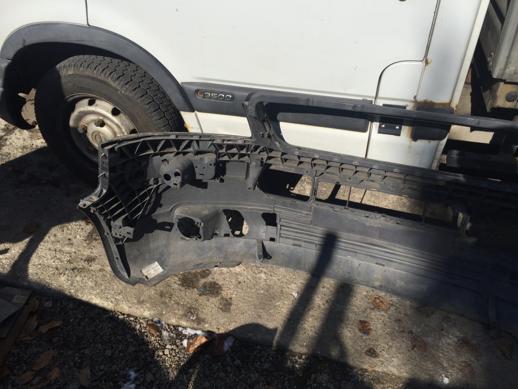 Bara fata VW T5 cu ceva defecte se vede 