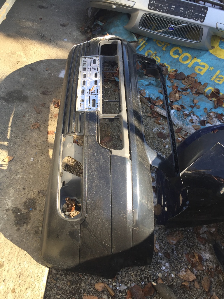 Bara fata VW T5 cu ceva defecte se vede 