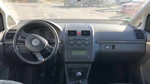 Bara fata VW Touran 2005 Berlina 1.9