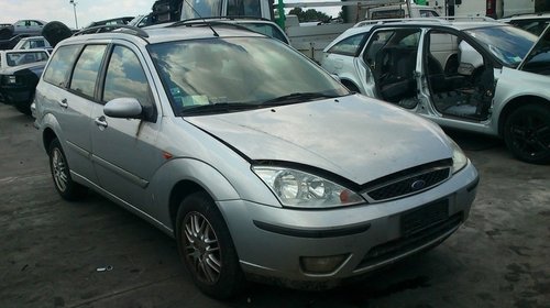 Bara spate cu bandouri pentru Ford Focus face