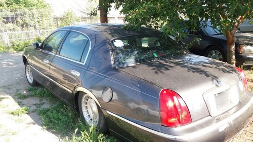 Bara spate Lincoln Town Car 2003 berlina 4.6