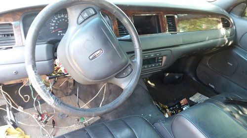 Bara spate Lincoln Town Car 2003 berlina 4.6